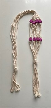 Geknoopte plantenhanger van macrame touw met kralen: lichtpaars/lila - 1