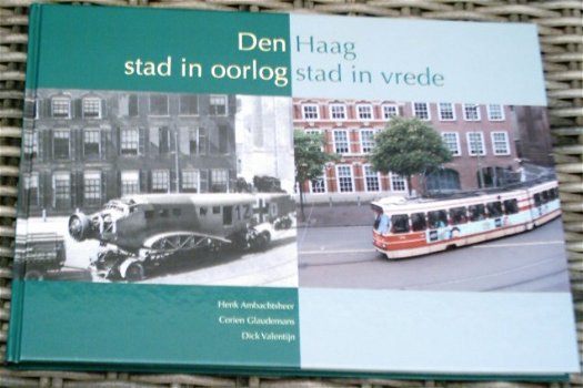 Den Haag stad in oorlog, stad in vrede.ISBN 9789491168680. - 0