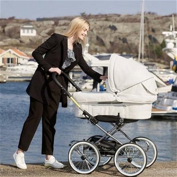 EmmalJunga Mondial De Luxe - Classic White Leatherette Pram Package - 3