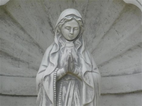 nis , beeld van heilige Maria in een nis - 3