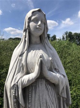 Heilige Maria , tuinbeeld - 2