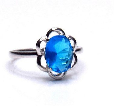 Mooie ring met helderblauwe steen - 0