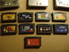 13 stuks Nintendo Ds advance en 6 Gameboy spellen games met Draxter box