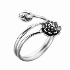 Lotus ring van zilver, met elegant wikkeleffect