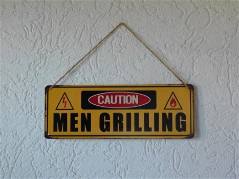 mannen aan het grillen , bbq , bord - 3