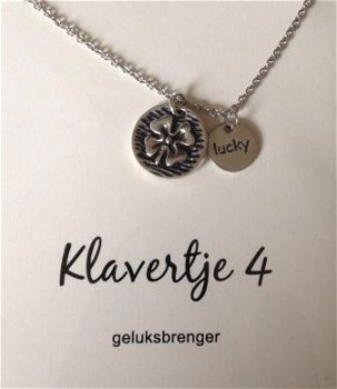 Klavertje vier verzilverd hangertje aan ketting, op cadeaukaartje - 0