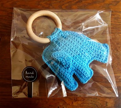 Handmade gehaakte olifanten-rammelaar (felblauw) - 1