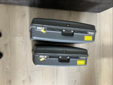 Te koop 2 x delsey hardcase vliegtuig koffer - 2