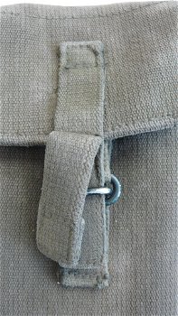 Munitie Tas Rechts / Ammunition Pouch Right, P58 - Third Pattern 58, jaren'60/'70.(Nr.2) - 1