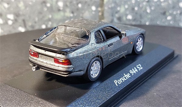 Porsche 944 S2 1989 grijs 1:43 Maxichamps Max027 - 2