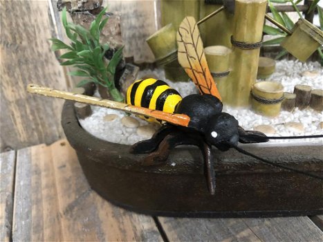 decoratie bij , bzzz - 0