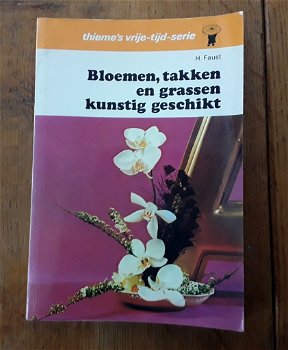 Bloemen, takken en grassen kunstig geschikt - H. Faust - 0