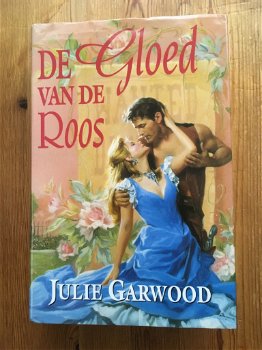 Julie Garwood met De gloed van de roos - 0