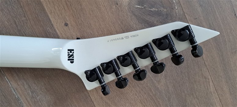 Esp Ltd Alexi 600 inclusief koffer. - 2