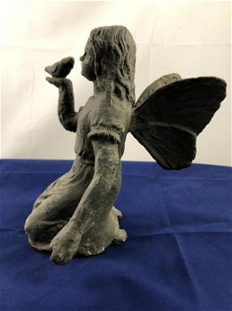 beeld van een engel met vogel - 3