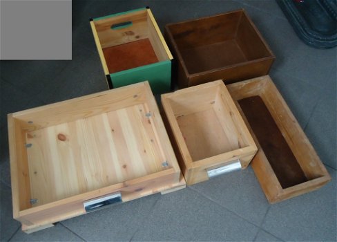Te koop vijf houten kisten (in diverse soorten en maten). - 1