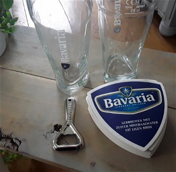Bavaria thuispakket De Kroeg / 2 glazen, bierviltjes, opener - 1