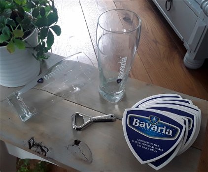 Bavaria thuispakket De Kroeg / 2 glazen, bierviltjes, opener - 3