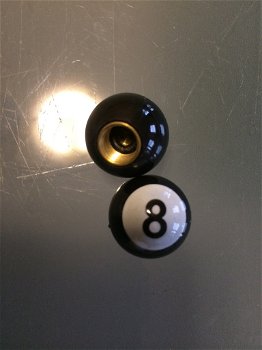 8 ball ventieldopjes (2 stuks) - 1