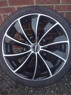 17 inch Originele Rial Black velgen en banden Pirelli 5x100