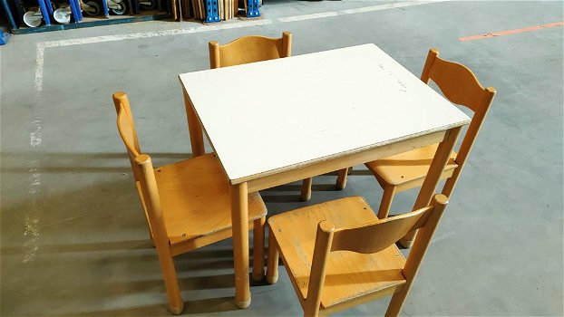 schoolstoeltjes en tafels - 3