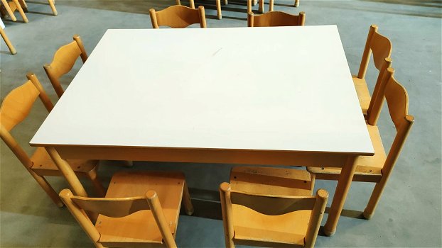 schoolstoeltjes en tafels - 4