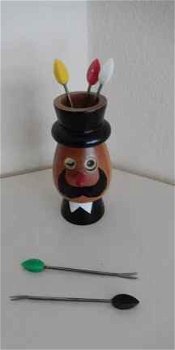 Vintage Houten man-figuur met hoge hoed met cocktailprikkers - 1