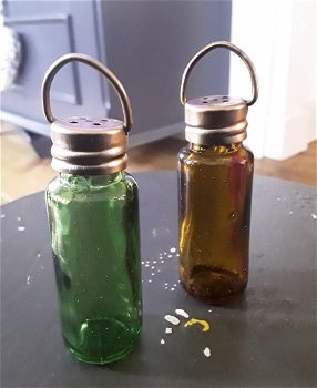 Kleine flesjes van gekleurd glas - 0