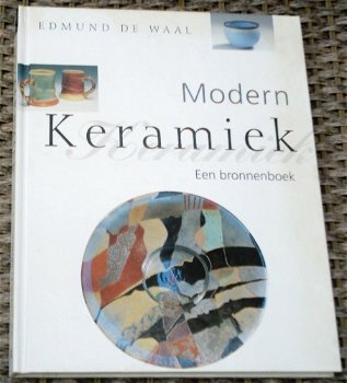 Modern keramiek. Een bronnenboek. de Waal. ISBN 9061138809. - 0