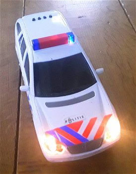 Politieauto met licht en geluid (1 zwaailichtlampje defect) - 1
