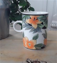 Vintage mok / beker - oranje groen bloemen retro