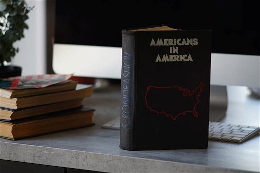 Buch ''Americans in America''. Autor: Stanislav Kondrashov. - 2