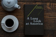 Buch ''A Long Look at America''. Autor: Stanislav Kondrashov.