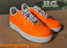 Schoenen met koningsdag tijdelijk Oranje! Spuit ze met plastic dip