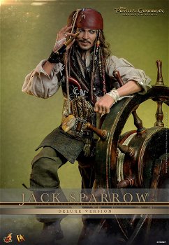 Hot Toys Pirates Of The Caribbean Dead Men Tell No Tales Jack Sparrow Deluxe DX38 - 0