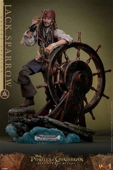 Hot Toys Pirates Of The Caribbean Dead Men Tell No Tales Jack Sparrow Deluxe DX38 - 1