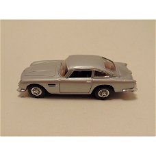 Aston Martin DB 4 Coupe 1:43 zilverkleurig