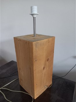 Mooie lamp met voet van steigerhout - 3