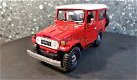 Toyota FJ40 rood/wit 1/24 Motormax - 1 - Thumbnail