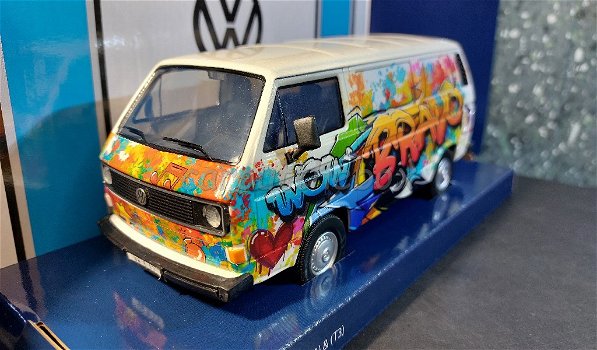 Volkswagen T3 graffiti wit 1/24 Motormax - 1
