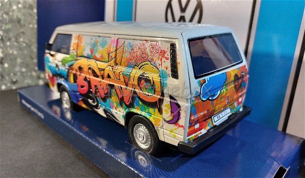 Volkswagen T3 graffiti wit 1/24 Motormax - 2