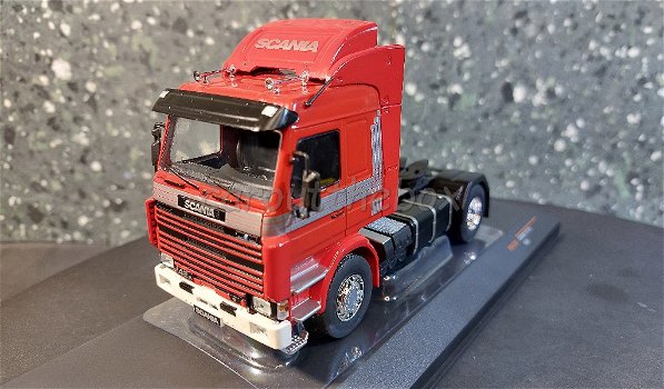 Scania 142 M 1981 rood 1:43 Ixo V987 - 1