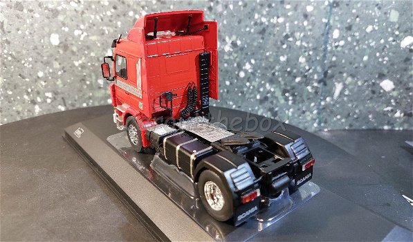 Scania 142 M 1981 rood 1:43 Ixo V987 - 2