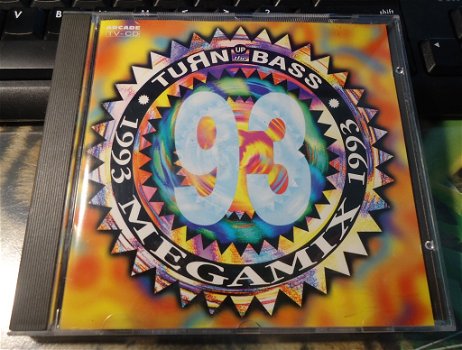 De originele CD Turn Up The Bass Megamix 1993 van Arcade. - 0