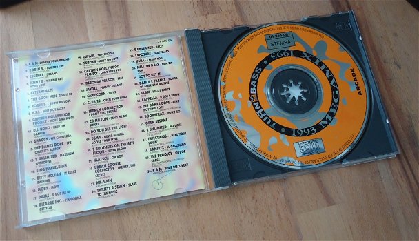 De originele CD Turn Up The Bass Megamix 1993 van Arcade. - 2
