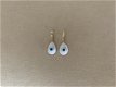 Gouden hoopjes oorbellen met witte evil eye bedel - 0 - Thumbnail