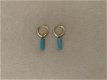 Kleine gouden hoop oorbellen met turquoise blauwe staafjes - 0 - Thumbnail
