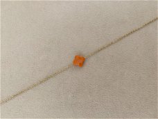 Gouden ketting met oranje klaver bedel ibiza 18k verguld