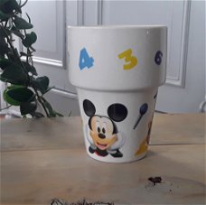Mok / beker van Disney met erop Mickey Mouse, Pluto, Goofy en getallen