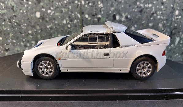 Ford RS 200 wit 1:24 Whitebox WB094 - 0
